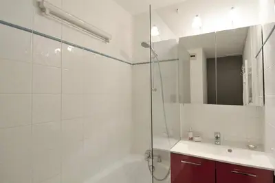 Image de 100m du centre station, 3ème étage, balcon, télévision, casier à ski, 22m², La Plagne