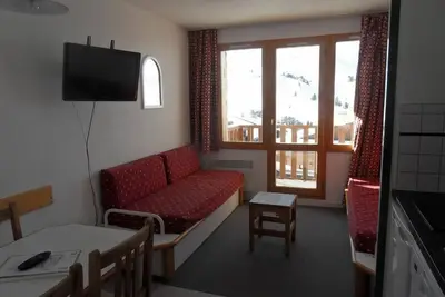 Image de 100m du centre station, 2ème étage, vue pistes de ski, balcon, télévision, casier à ski, 24m²
