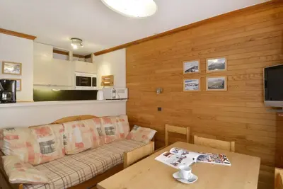 Image de 90m du centre station, 2ème étage, vue pistes de ski, balcon, télévision, 28m², La Plagne