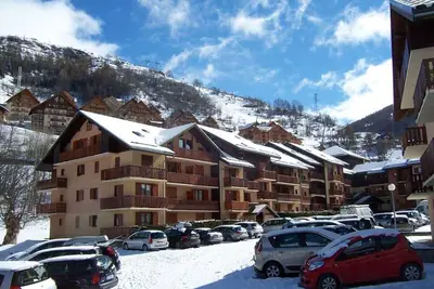 Image de À 280m des pistes de ski, balcon, parking, télévision, casier à ski, 24m², Valloire