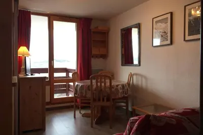 Image de 180m du centre station, 1er étage, vue vallée, balcon, télévision, casier à ski, 24m²