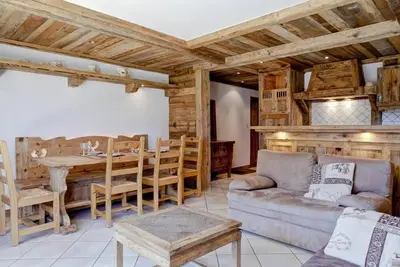 Image de 250m des commerces, 5ème étage, vue montagne, balcon, télévision, casier à ski, 50m², Courchevel