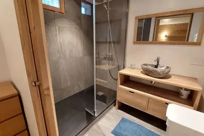 Image de Chalet, à 300m des remontées, balcon, cheminée ou poêle à bois, télévision, 80m², Courchevel