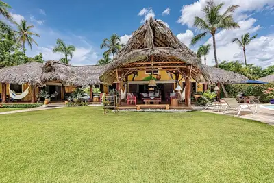 Image de Luxueux et spacieux villa sur la plage