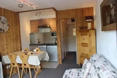 Image de 100m du centre station, 2ème étage, télévision, casier à ski, 23m², Val Thorens