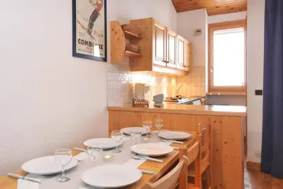 Image de 50m du centre station, 4ème étage, vue pistes de ski, balcon, télévision, casier à ski, 46m²