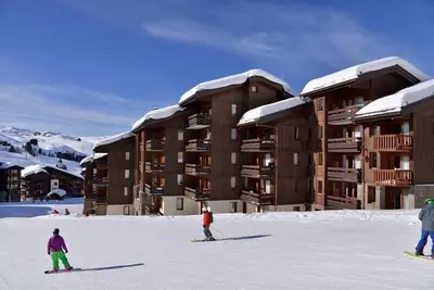 Image de 50m du centre station, 3ème étage, vue pistes de ski\/pistes de ski, balcon, télévision, 22m²