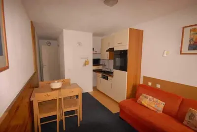 Image de 30m du centre station, 2ème étage, vue station, remise en forme, piscine, sauna, télévision