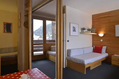 Image de 200m du centre station, 4ème étage, balcon, télévision, casier à ski, 28m², La Plagne