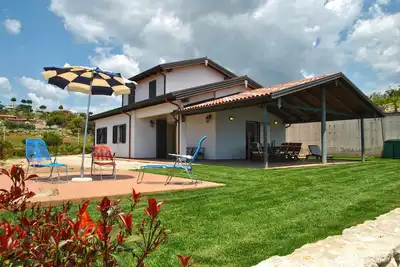 Image de Red Roses appartement dans une villa jumelée