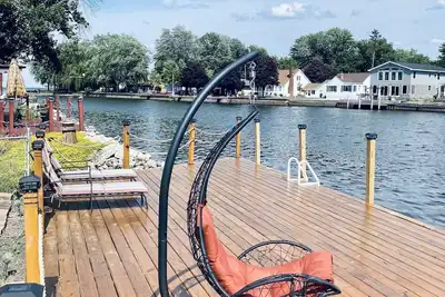 Image de New! 4brm lodge with private dock