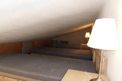 Image de 100m du centre station, 4ème étage, vue pistes de ski, balcon, télévision, casier à ski, 32m²