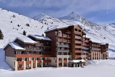Image de Pied des pistes de ski, 5ème étage, vue pistes de ski, balcon, télévision, casier à ski, 27m²
