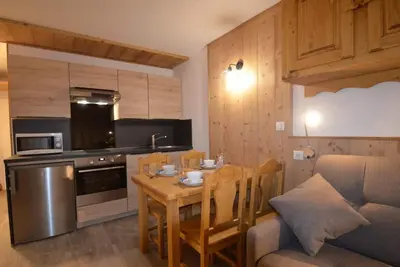 Image de À 10m des pistes de ski, 8ème étage, vue pistes de ski, balcon, télévision, casier à ski, 24m²