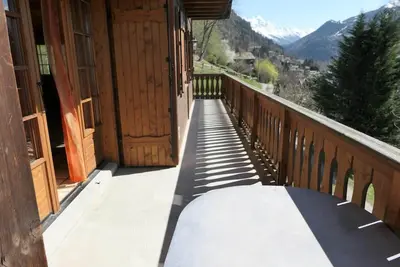 Image de Chalet, vue vallée, balcon, cheminée ou poêle à bois, parking, télévision, 140m², Saint Gervais