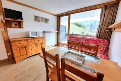 Image de À 10m des pistes de ski, 4ème étage, balcon, télévision, casier à ski, 24m², Les Menuires