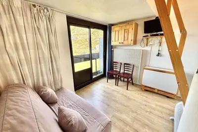 Image de À 10m des pistes de ski, 13ème étage, balcon, télévision, casier à ski, 13m², Les Menuires