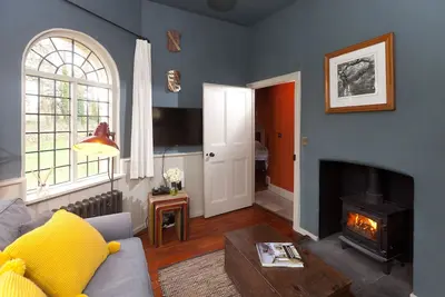 Image de Restored 17th century cottage w/firepit. Nestled within heritage estate grounds.