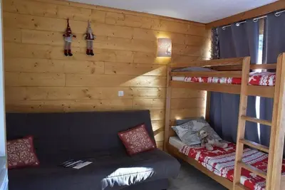 Image de 100m des commerces, 2ème étage, vue montagne, balcon, télévision, casier à ski, 18m², Montgenèvre