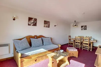 Image de À 200m des pistes de ski, 1er étage, remise en forme, balcon, télévision, 50m², Les Menuires