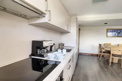 Image de À 200m des pistes de ski, Rez-de-chaussée, remise en forme, balcon, télévision, 90m², Les Menuires