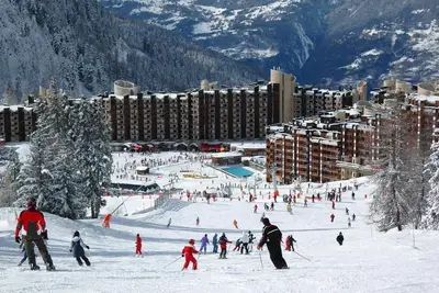 Image de À 100m des remontées, 7ème étage, balcon, télévision, casier à ski, 25m², La Plagne