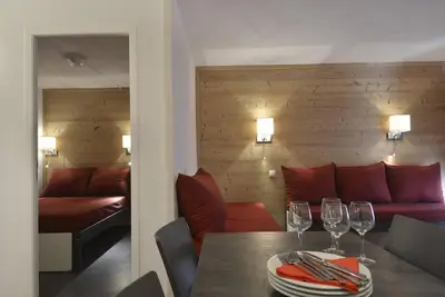 Image de 100m du centre station, 7ème étage, balcon, télévision, casier à ski, 35m², La Plagne