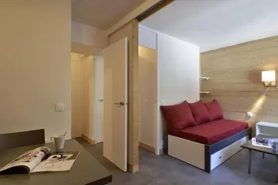Image de 100m du centre station, 7ème étage, balcon, télévision, casier à ski, 25m², La Plagne