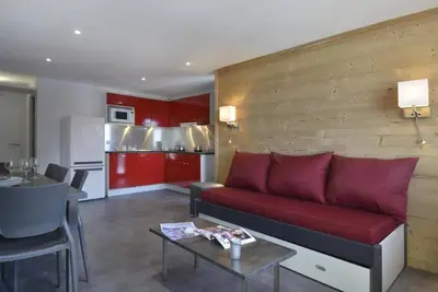Image de 100m du centre station, 7ème étage, balcon, télévision, casier à ski, 72m², La Plagne