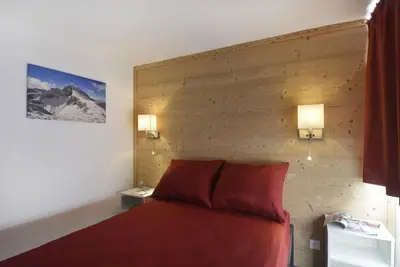 Image de 100m du centre station, 9ème étage, balcon, télévision, casier à ski, 109m², La Plagne