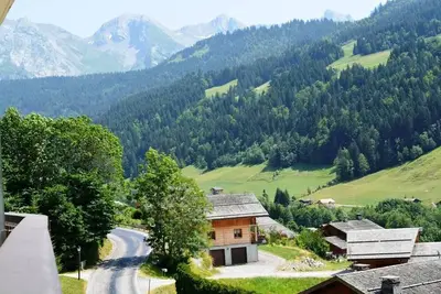 Image de 1er étage, vue montagne, balcon, parking, télévision, 25m², Le Grand Bornand