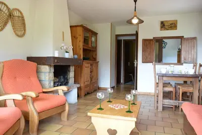 Image de 1er étage, vue montagne, balcon, cheminée ou poêle à bois, parking, télévision, 53m²