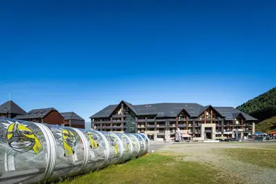 Image de À 100m des pistes de ski, 1er étage, parking, télévision, casier à ski, 49m², Peyragudes