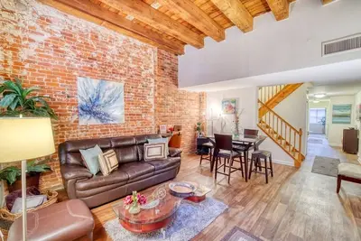 Image de Gorgeous loft by Detroit River