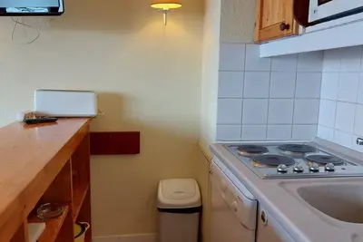 200m du centre station, 4ème étage, vue vallée, piscine, balcon, télévision, casier à ski, 40m²
