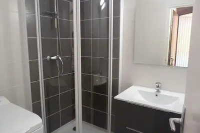 Image de 200m du centre station, 3ème étage, vue vallée, piscine, balcon, télévision, casier à ski, 30m²