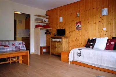 Image de 200m du centre station, 1er étage, balcon, parking, télévision, casier à ski, 24m², Le Grand Bornand