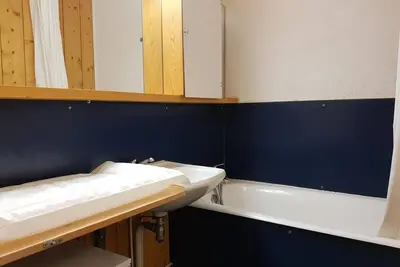 Image de 50m du centre station, 3ème étage, vue pistes de ski, balcon, télévision, casier à ski, 65m²