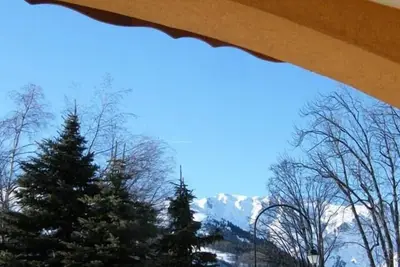 Image de À 100m des pistes de ski, vue montagne\/montagne, terrasse, télévision, casier à ski, 32m²
