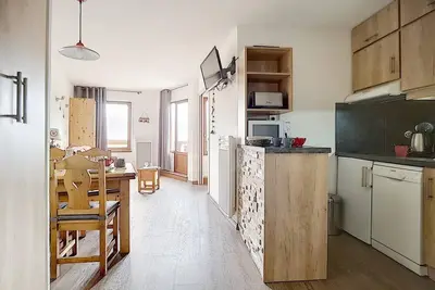 Image de 6ème étage, vue montagne/montagne/pistes de ski, balcon, télévision, casier à ski, 27-26m²