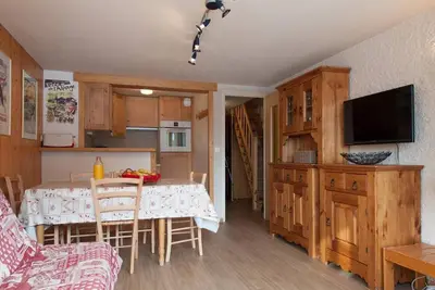 Image de 3ème étage, balcon, cheminée ou poêle à bois, parking, télévision, 63m², Le Grand Bornand