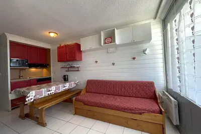 Image de À 10m des pistes de ski, 1er étage, balcon, casier à ski, 26m², Les Menuires