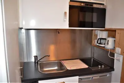 Image de À 10m des pistes de ski, 6ème étage, balcon, télévision, casier à ski, 18m², Les Menuires