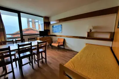 Image de À 10m des pistes de ski, 1er étage, vue montagne, balcon, télévision, casier à ski, 36m²