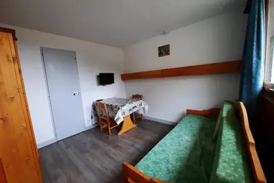 Image de À 10m des pistes de ski, 1er étage, balcon, télévision, casier à ski, 17m², Les Menuires
