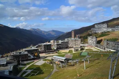 Image de À 10m des pistes de ski, 3ème étage, vue pistes de ski, balcon, télévision, casier à ski, 24m²