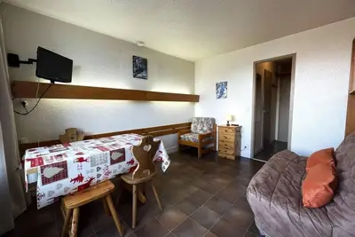 Image de À 10m des pistes de ski, 7ème étage, balcon, télévision, casier à ski, 18m², Les Menuires