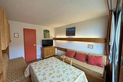 Image de À 10m des pistes de ski, 8ème étage, balcon, télévision, casier à ski, 18m², Les Menuires