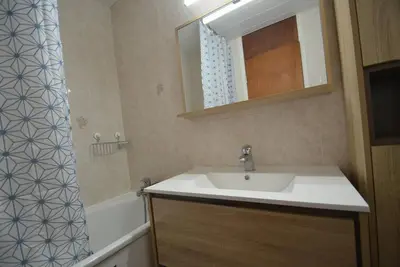 Image de À 10m des pistes de ski, 6ème étage, balcon, télévision, casier à ski, 55m², Les Menuires