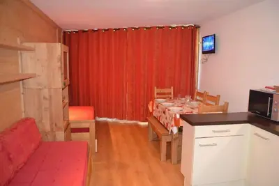 Image de À 10m des pistes de ski, 6ème étage, balcon, télévision, casier à ski, 36m², Les Menuires